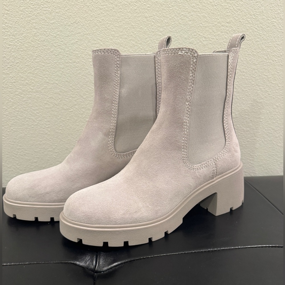 Never Worn - STEVE MADDEN - Women's Suede Ankle Boots - light grey